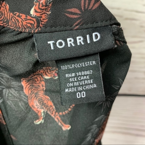 NWOT Torrid Tiger Print Mock Neck Sleeveless Top - Picture 5 of 6